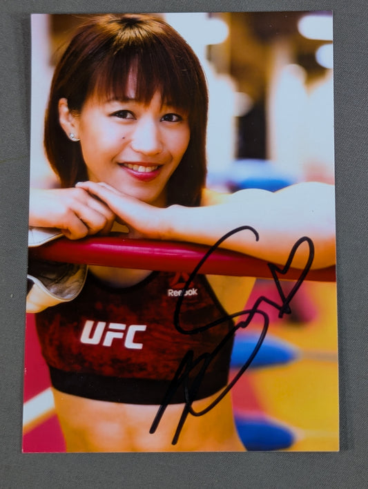 Zhu Li hand signed autograph  photo ①