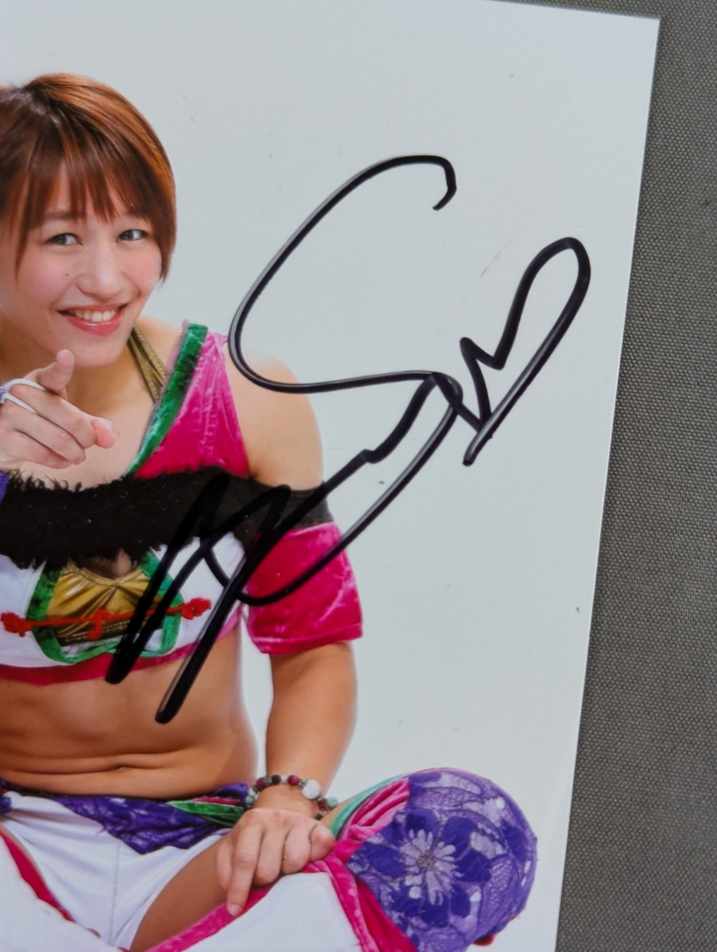 Juli hand signed autograph  photo ②
