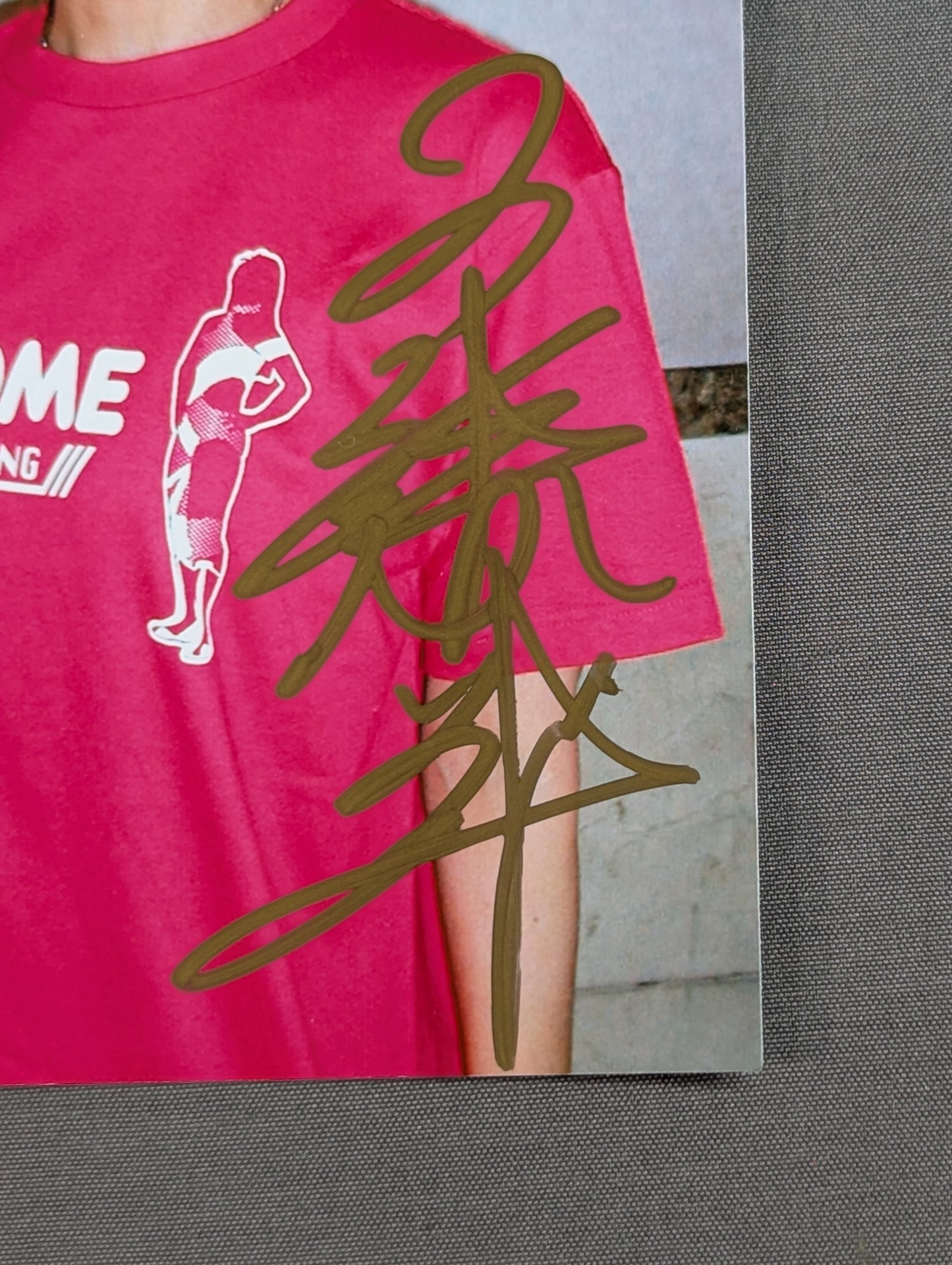 Megumi Kudo  hand signed autograph photo (1)