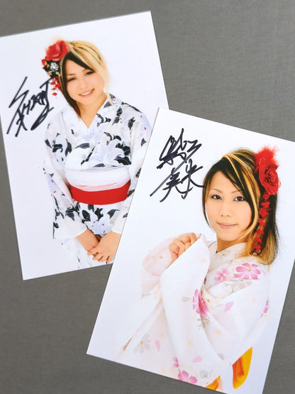 Io Shirai (Iyo Sky) & Mio Shirai hand signed autograph  photo  Set (2)