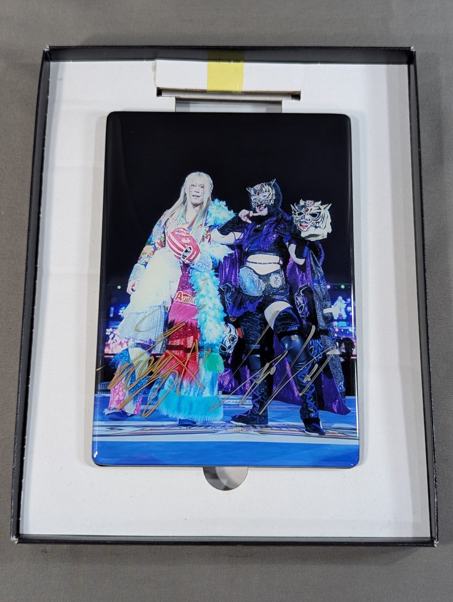[Mayu Iwatani & STARLIGHT KID 2 hand signed autographs 】WRESTLE KINGDOM Crystalgraphs