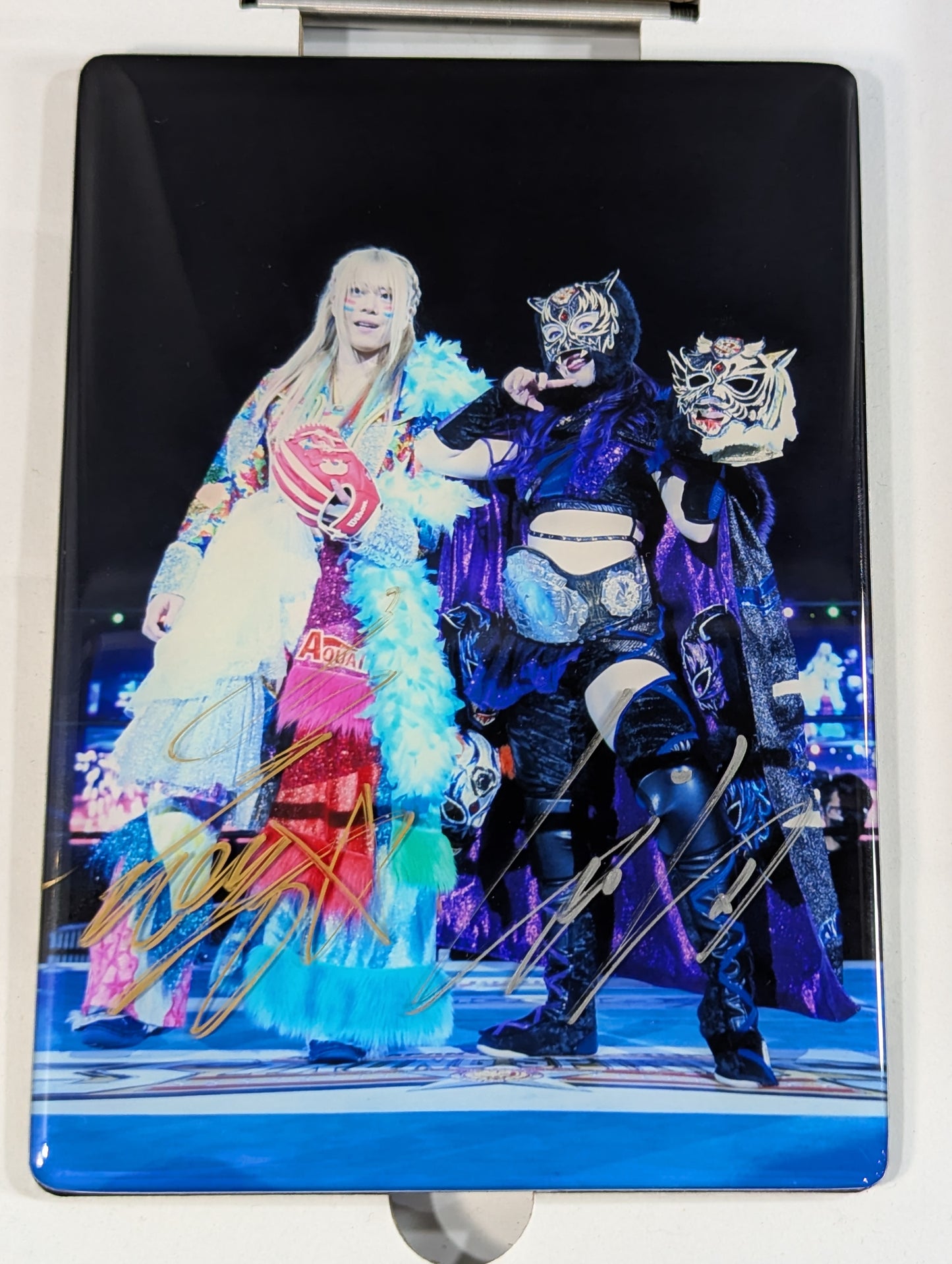 [Mayu Iwatani & STARLIGHT KID 2 hand signed autographs 】WRESTLE KINGDOM Crystalgraphs
