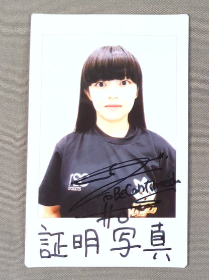 瀬戸レア　直筆サイン入り チェキ①
