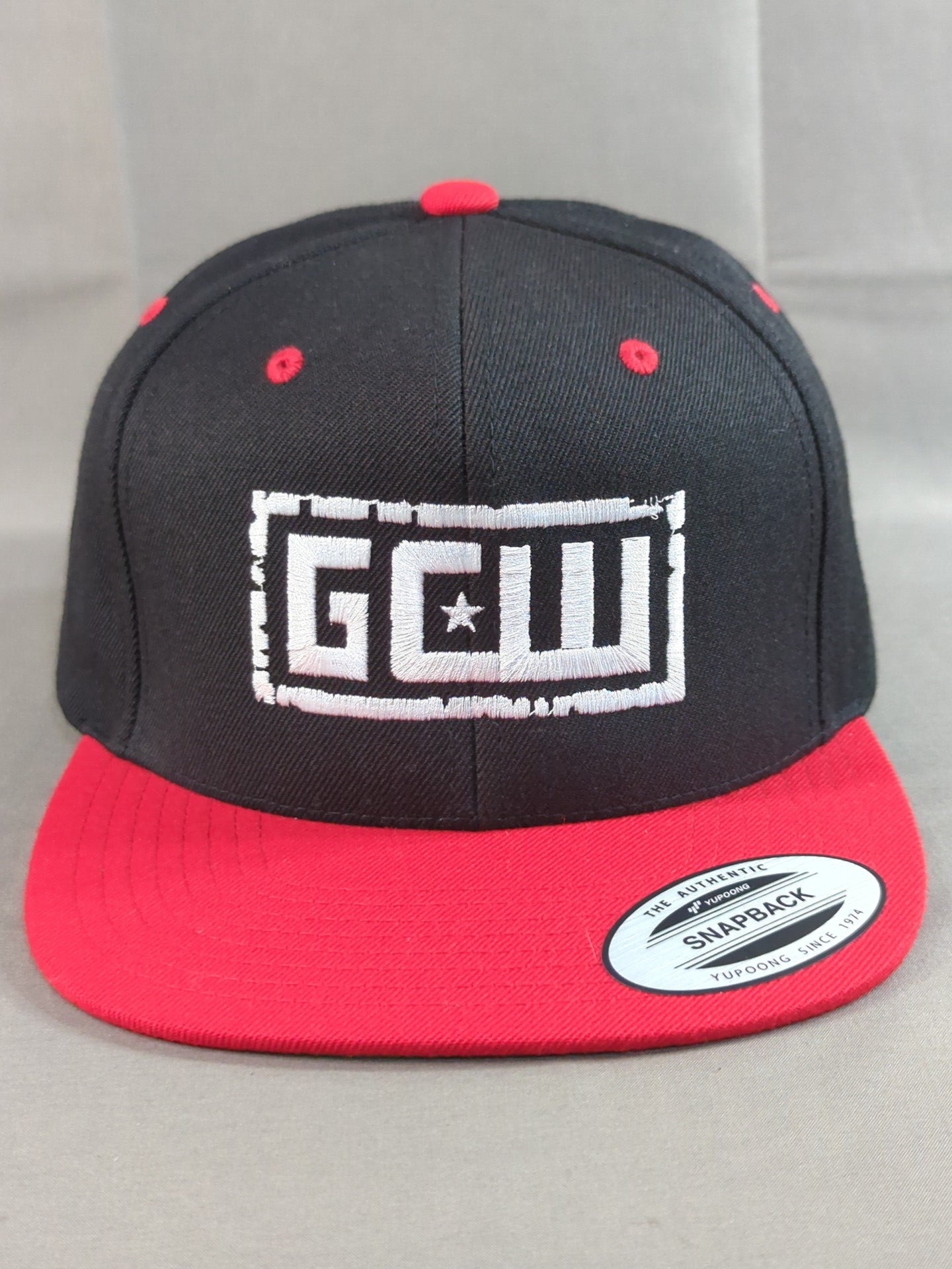 GCW スナップバックキャップ②(ブラック×レッド)