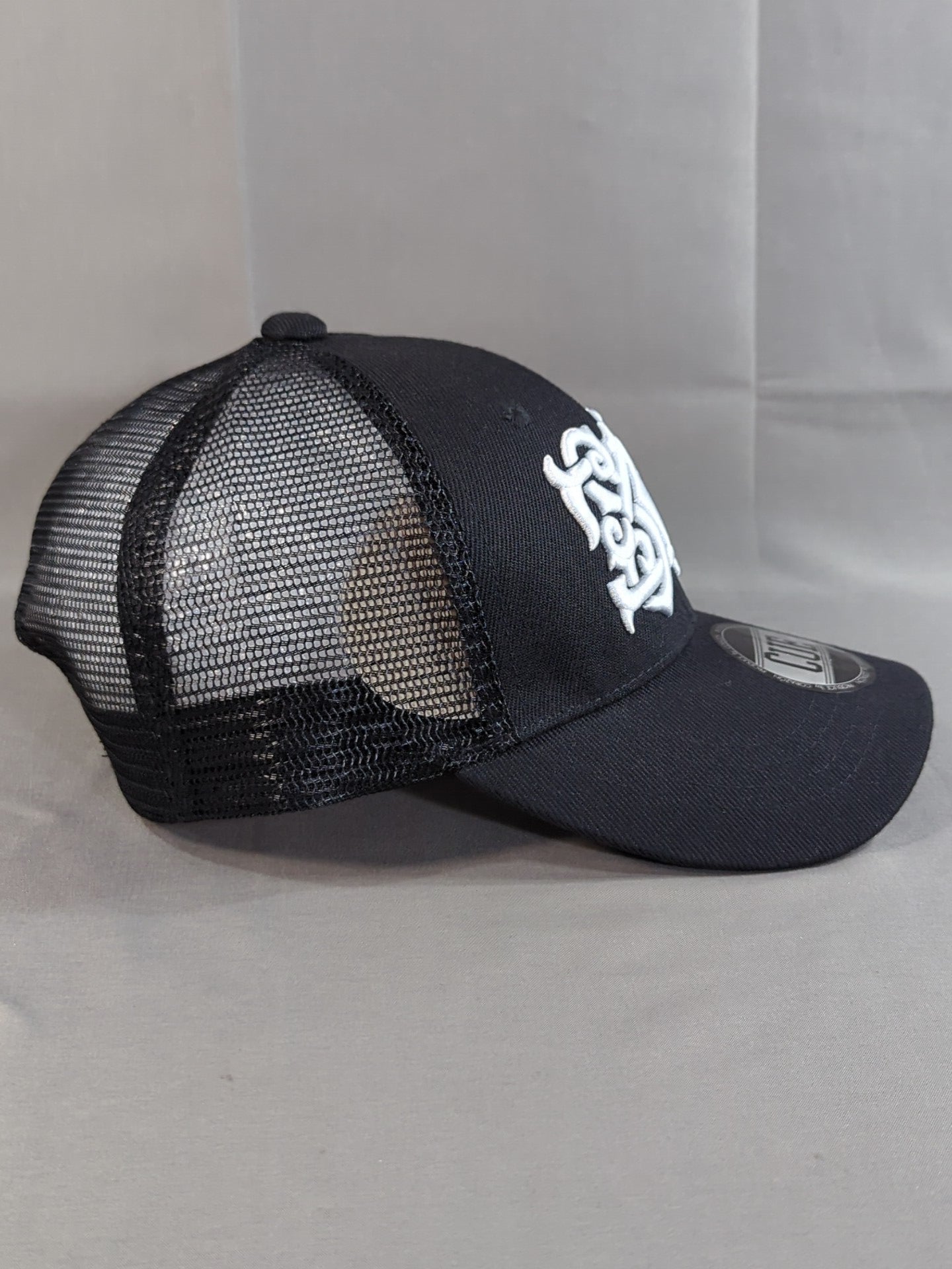 パイルドライバー原宿「SZKG」メッシュキャップ