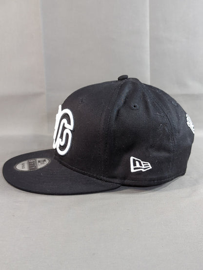 宇野薫×NEW ERA(R) 9FIFTY(TM)「ONEHUNDRED ATHLETIC」スナップバック(ブラック×ホワイト)