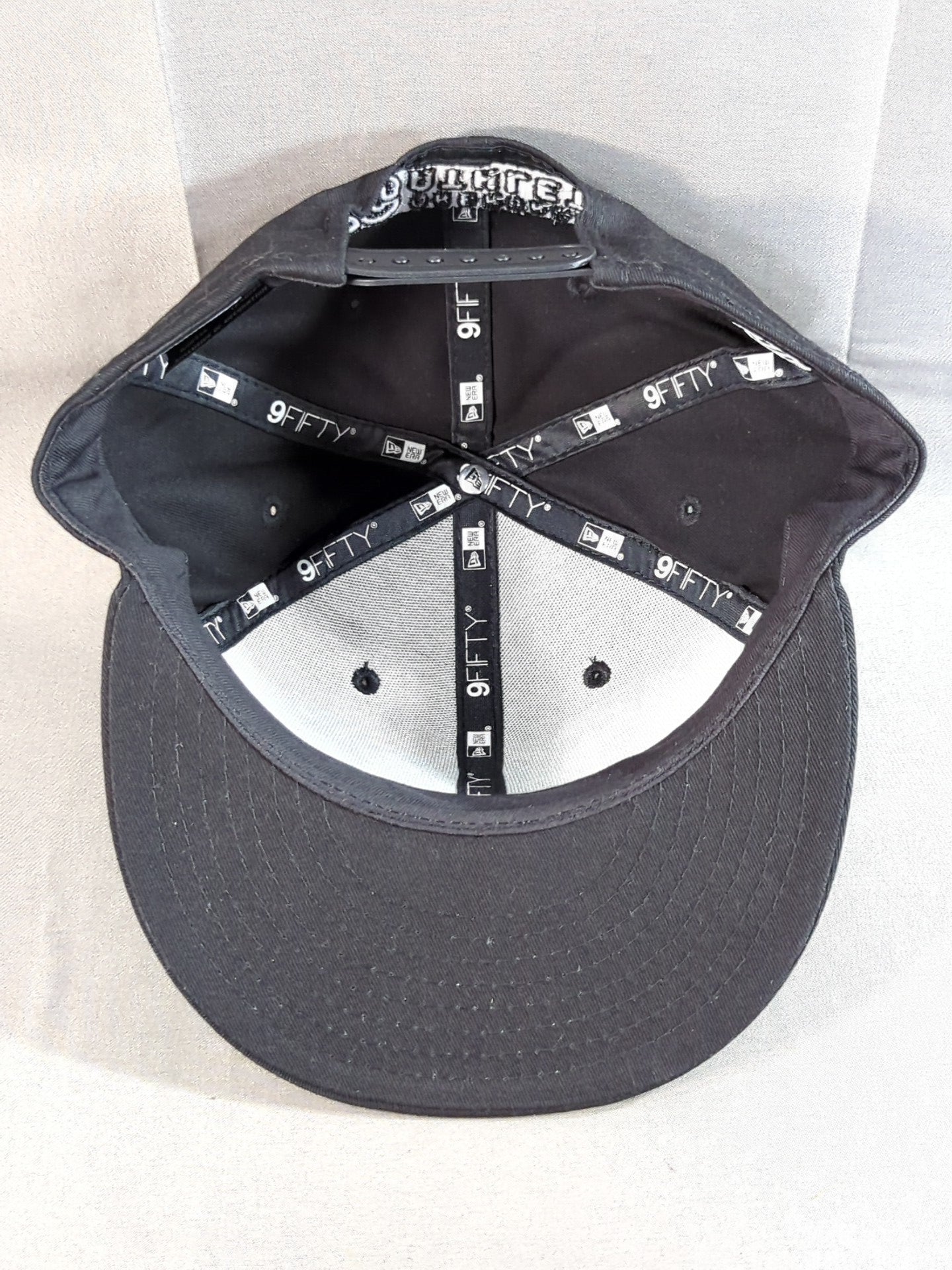 宇野薫×NEW ERA(R) 9FIFTY(TM)「ONEHUNDRED ATHLETIC」スナップバック(ブラック×ホワイト)