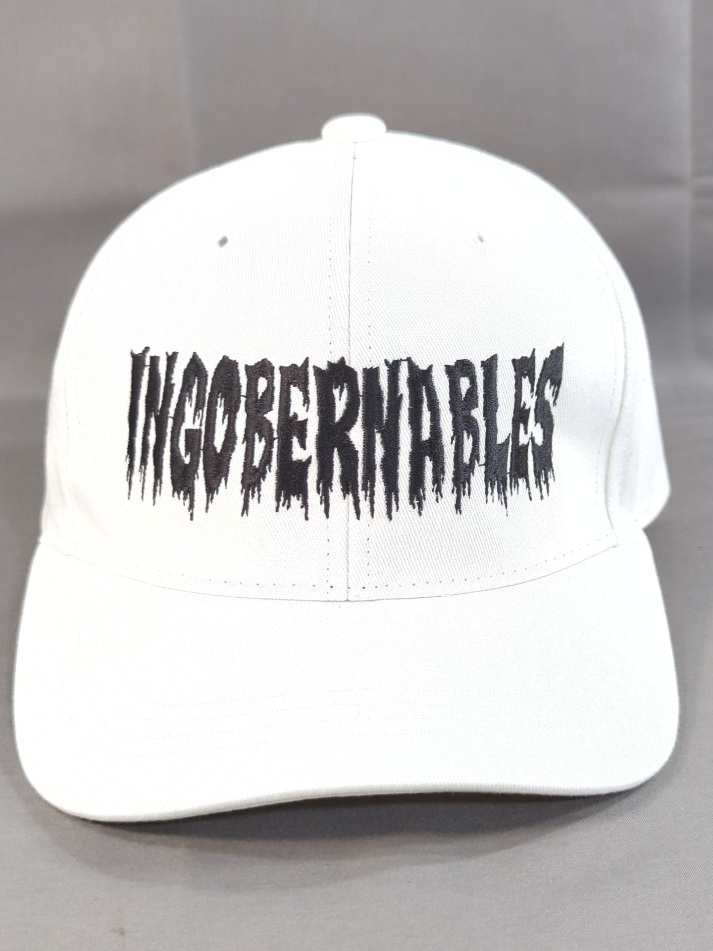 L・I・J「INGOBERNABLES」ベースボールキャップ①(ホワイト×ブラック)