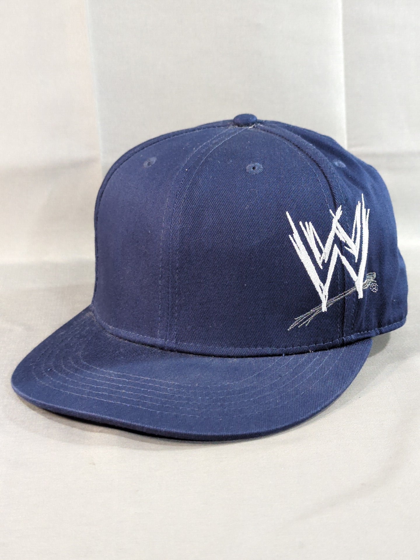 WWE ロゴ刺繍キャップ(ネイビー)