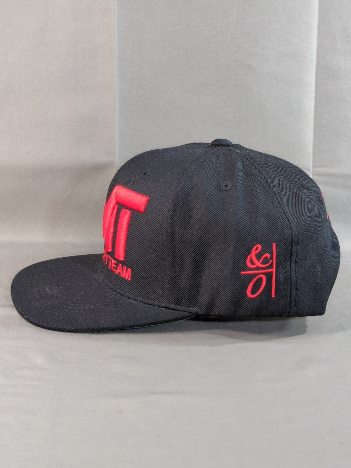 フロイド・メイウェザー「TMT THE MONEY TEAM」キャップ(ブラック×レッド)