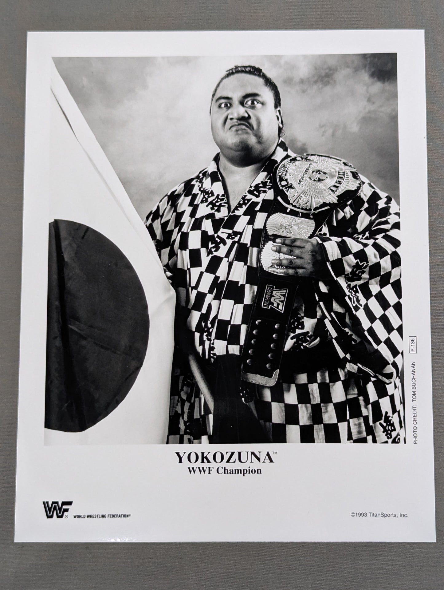 ヨコズナ WWF オフィシャル 白黒ポートレート (1993)