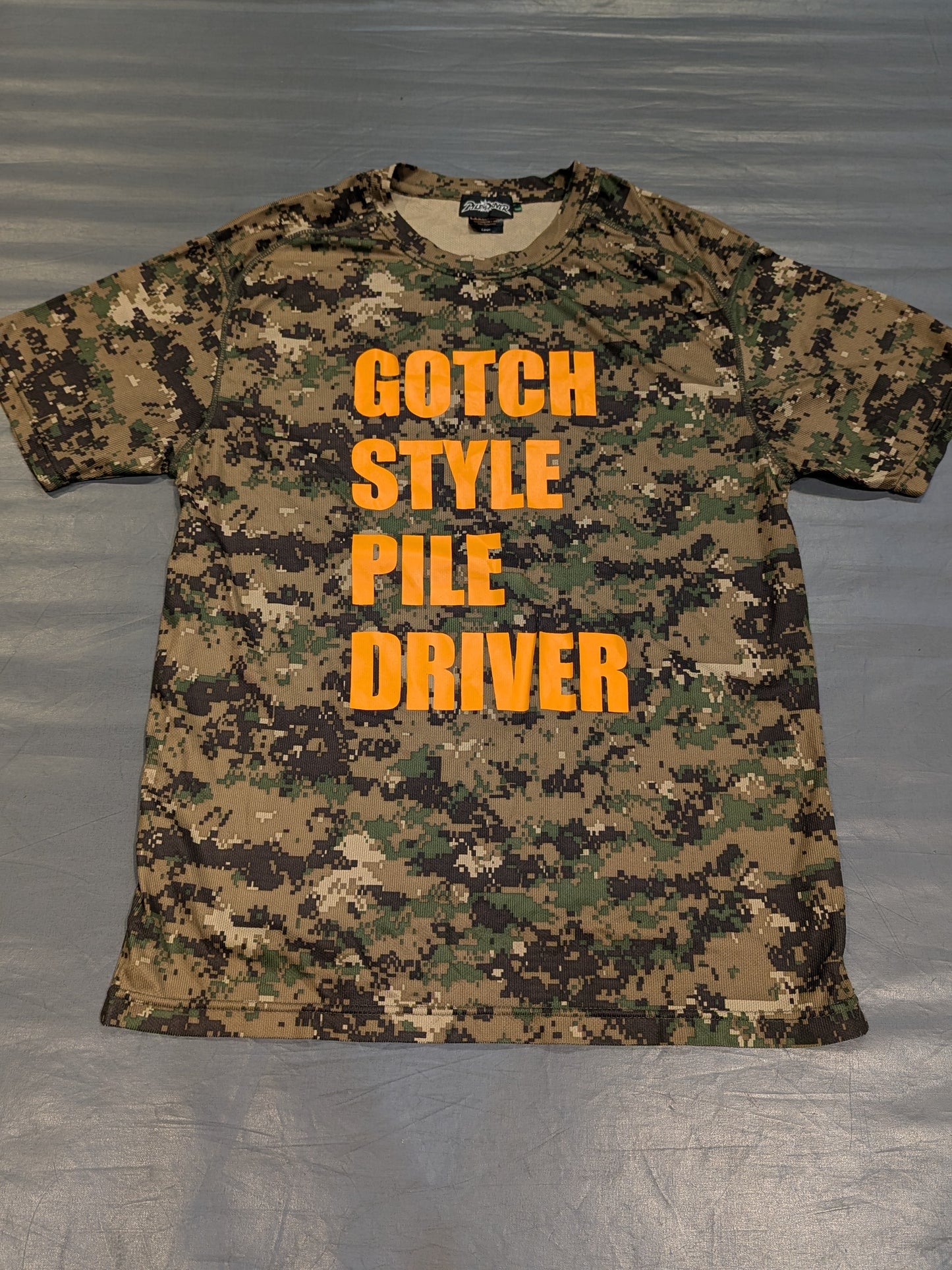 鈴木みのる「GOTCH STYLE PILE DRIVER」ドライTシャツ(迷彩×オレンジ)