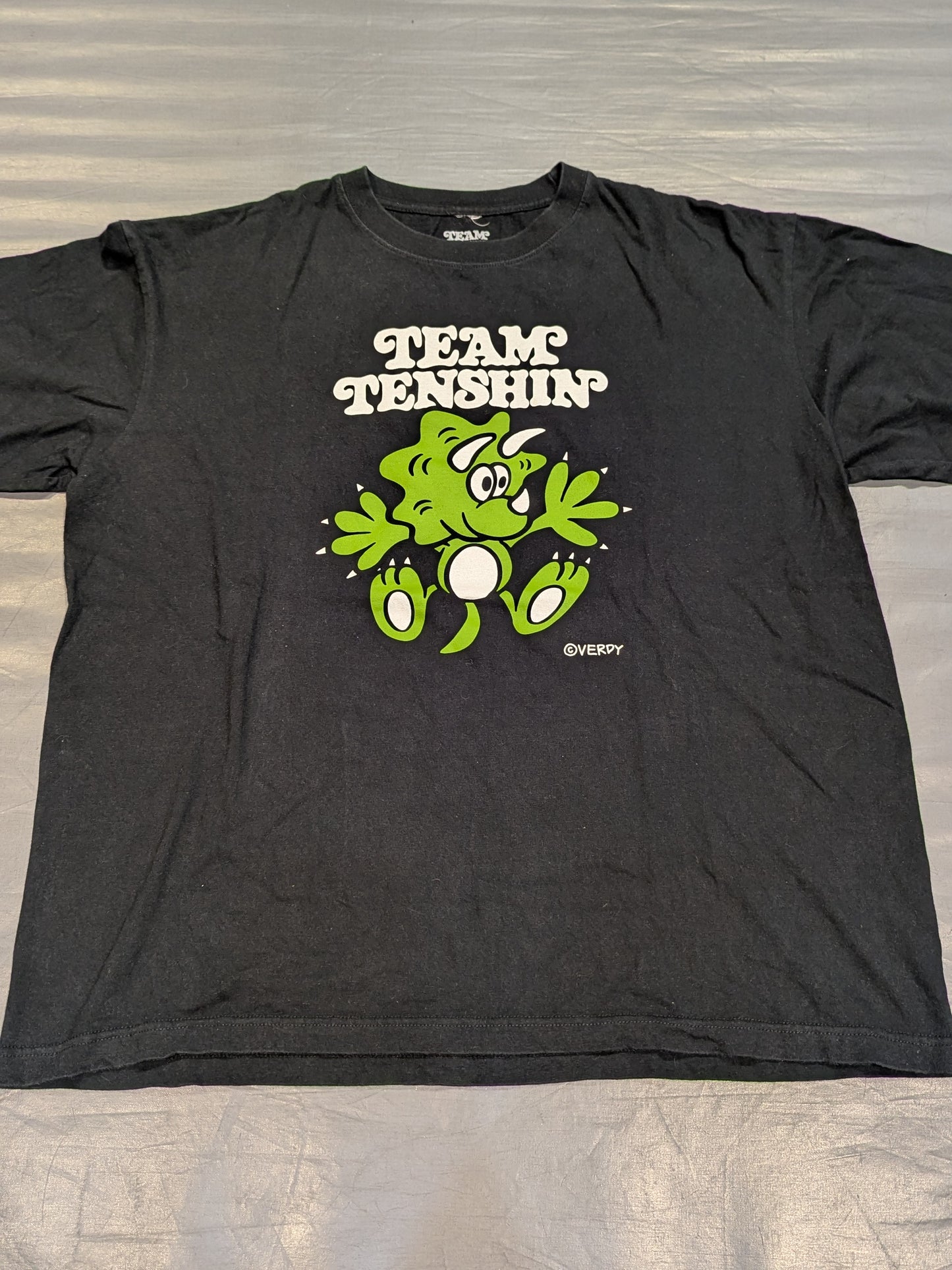 那須川天心「TEAM TENSHIN(VERDY)」Tシャツ(ブラック)