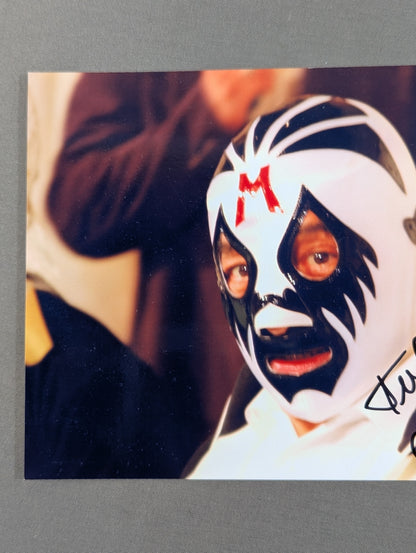 Mil Mascaras  hand signed autograph photo (1)