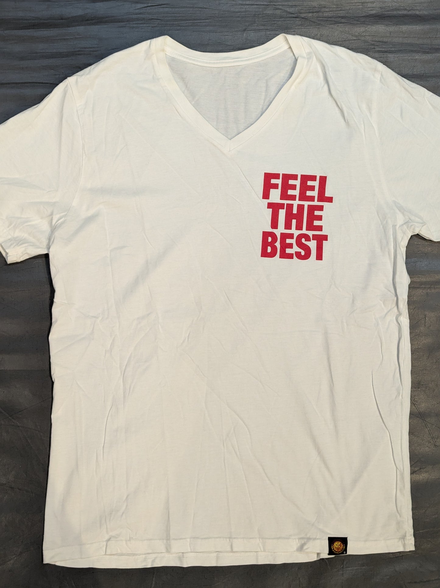 棚橋弘至「FEEL THE BEST」VネックTシャツ(ホワイト×レッド)