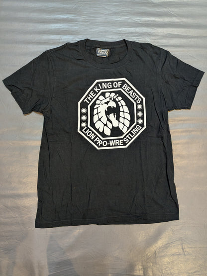 パパはわるものチャンピオン「ライオンプロレス」Tシャツ(ブラック)