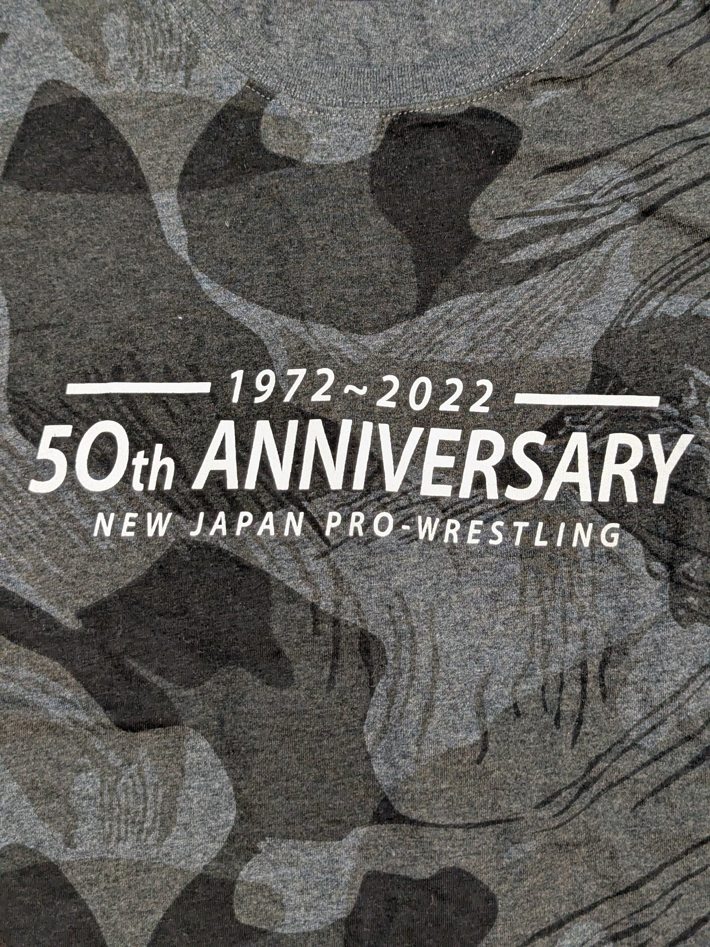 新日本プロレス×しまむら ライオンマーク「50th ANNIVERSARY」Tシャツ(グレー迷彩)