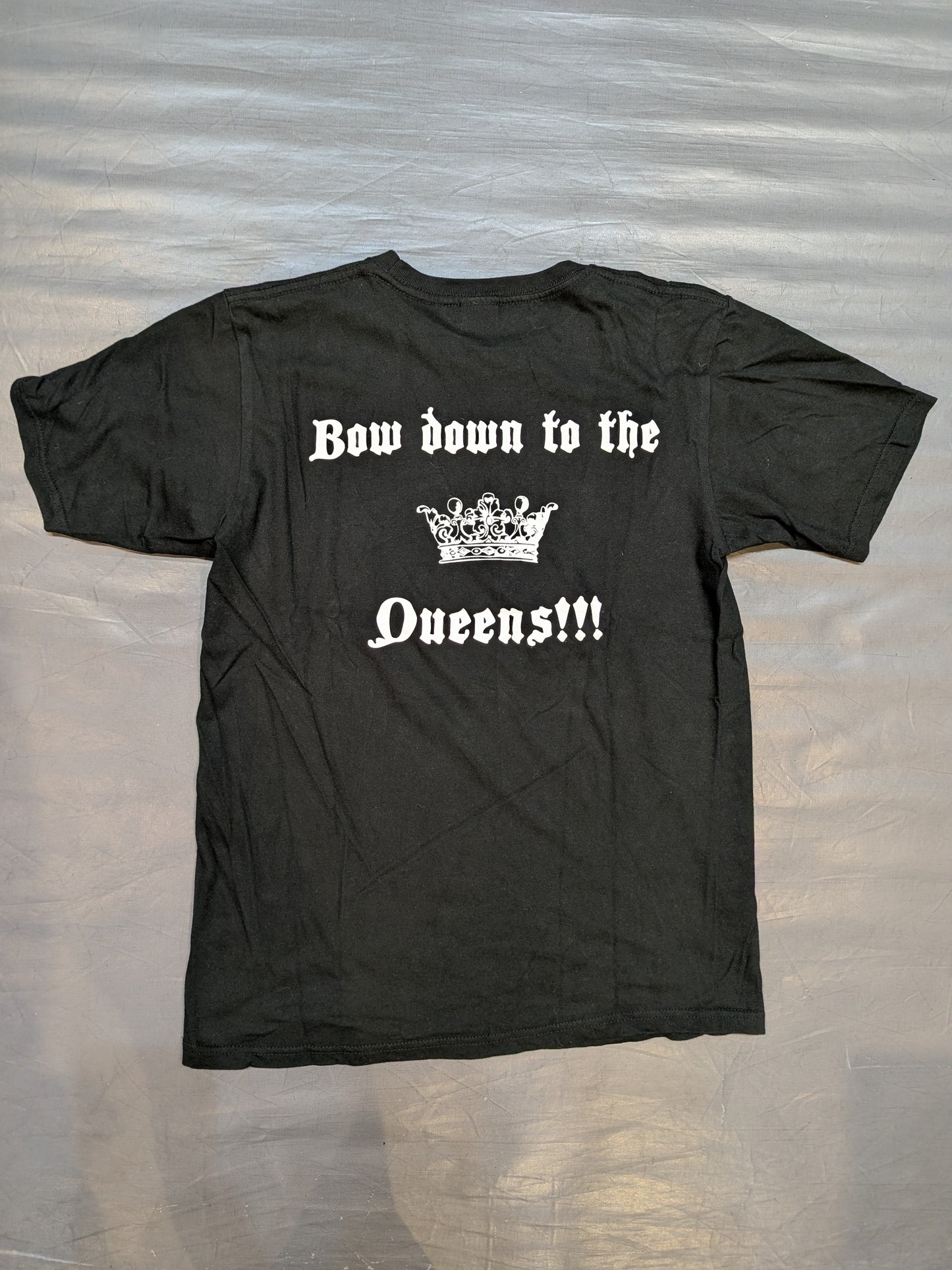 Queen’s Quest ユニットロゴTシャツ