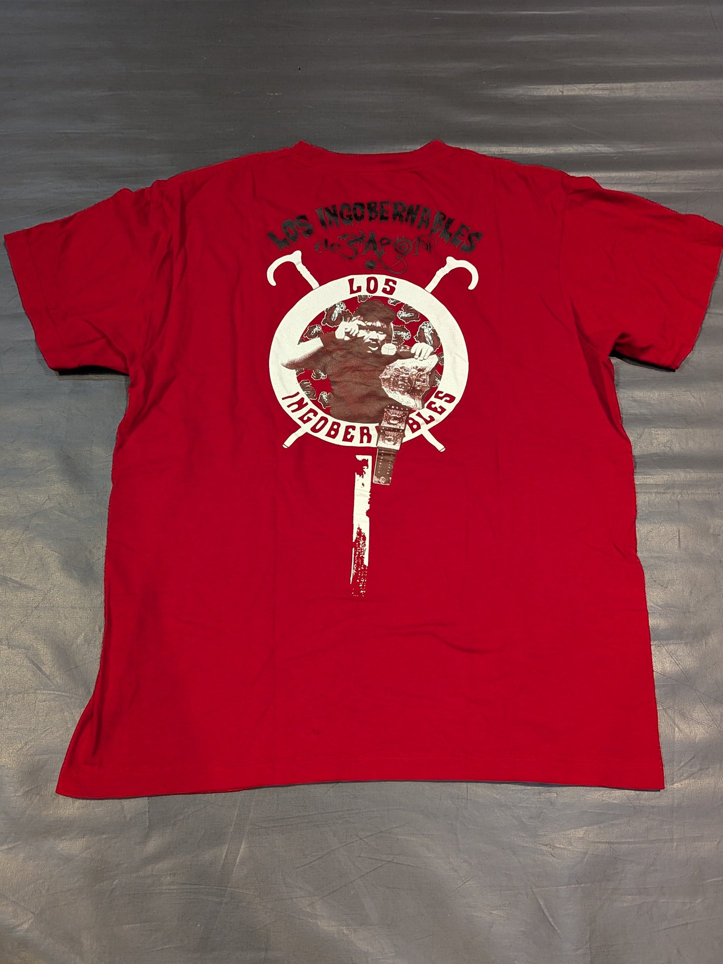 Hiroshima Toyo Carp × Tetsuya Naito AKAHERU GUNDEN de JAPON Collaboration T-shirt (1) (Red)