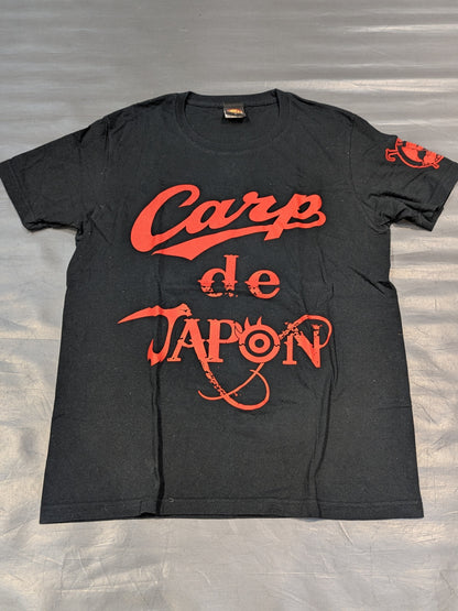 広島東洋カープ×内藤哲也「Carp de JAPON」Tシャツ(ブラック)