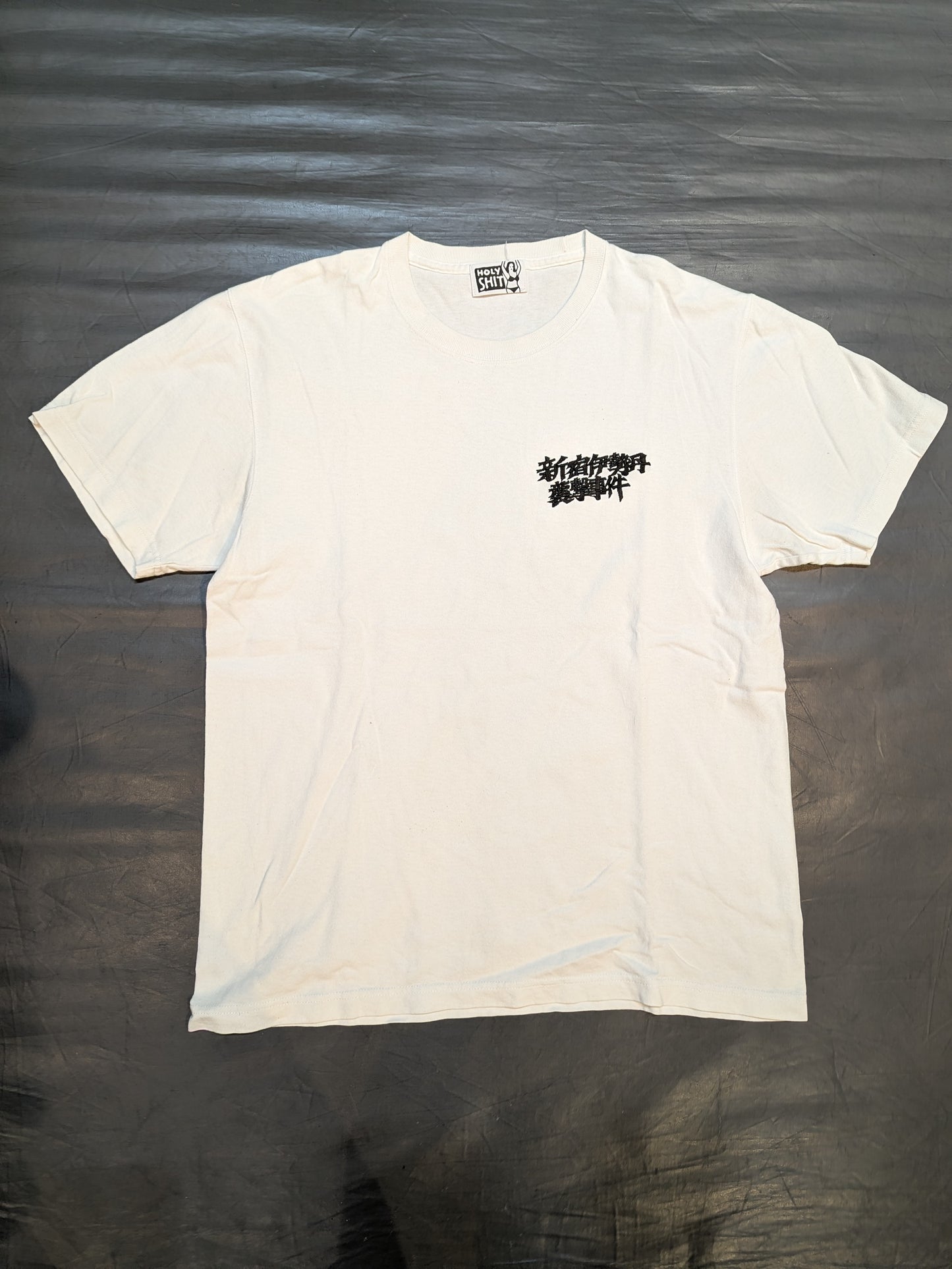 新宿伊勢丹襲撃事件 Tシャツ(左胸刺繍ver.・ホワイト×黒刺繍)