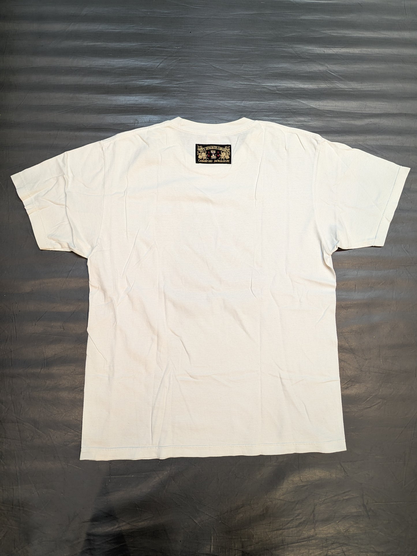 オカダ・カズチカ×ガッツ・ダイナマイト・キャバレーズ コラボTシャツ(ホワイト)