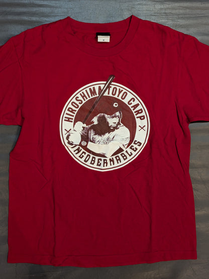Hiroshima Toyo Carp × Tetsuya Naito "BATTER NAITO" Collaboration T-Shirt (1) (Red)