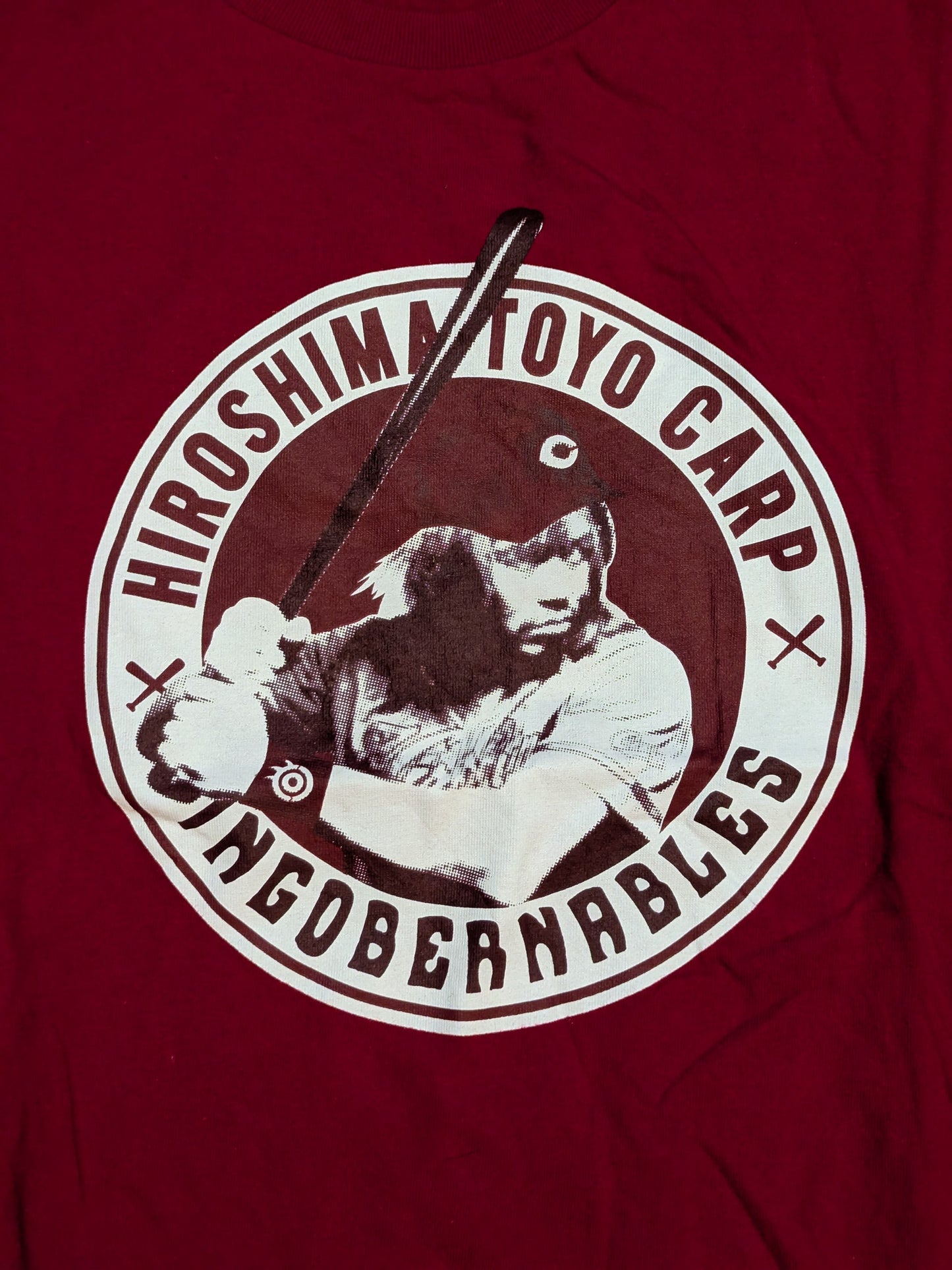 Hiroshima Toyo Carp × Tetsuya Naito "BATTER NAITO" Collaboration T-Shirt (1) (Red)