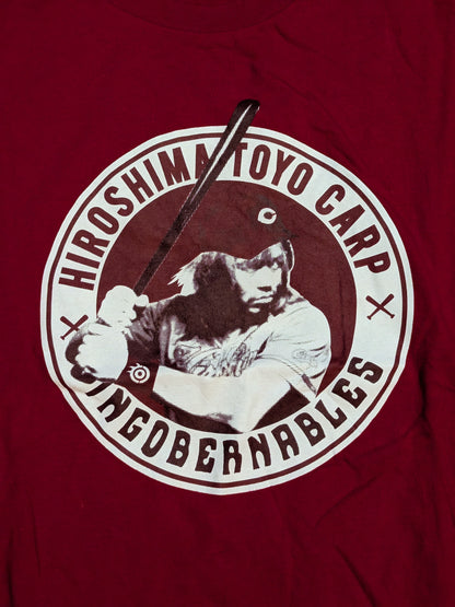 Hiroshima Toyo Carp × Tetsuya Naito "BATTER NAITO" Collaboration T-Shirt (1) (Red)