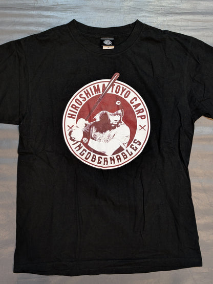 Hiroshima Toyo Carp × Tetsuya Naito "BATTER NAITO" Collaboration T-Shirt (2) (Black)