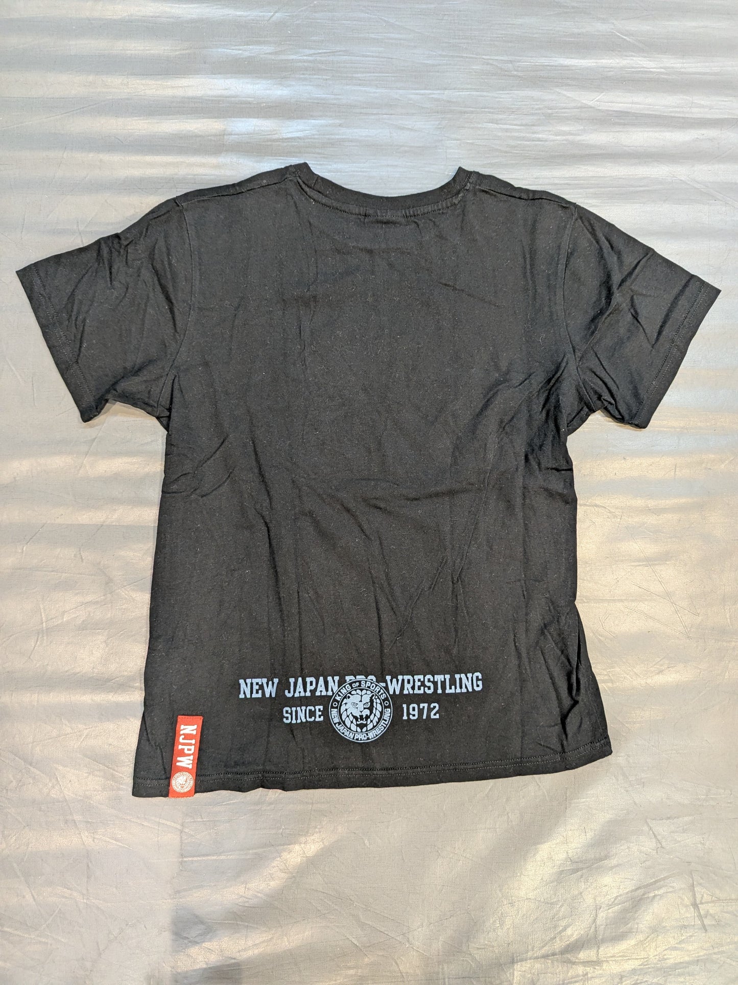 新日本プロレス×しまむら ライオンマーク Tシャツ②(ブラック×青迷彩)