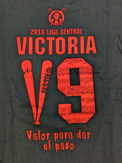 Hiroshima Toyo Carp × Tetsuya Naito Collaboration V9 T-Shirt (Black)