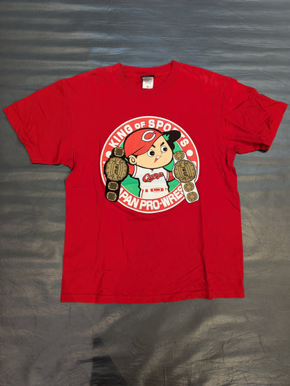 Hiroshima Toyo Carp ×Tetsuya Naito "2C7070245" Collaboration T-Shirt (Red)