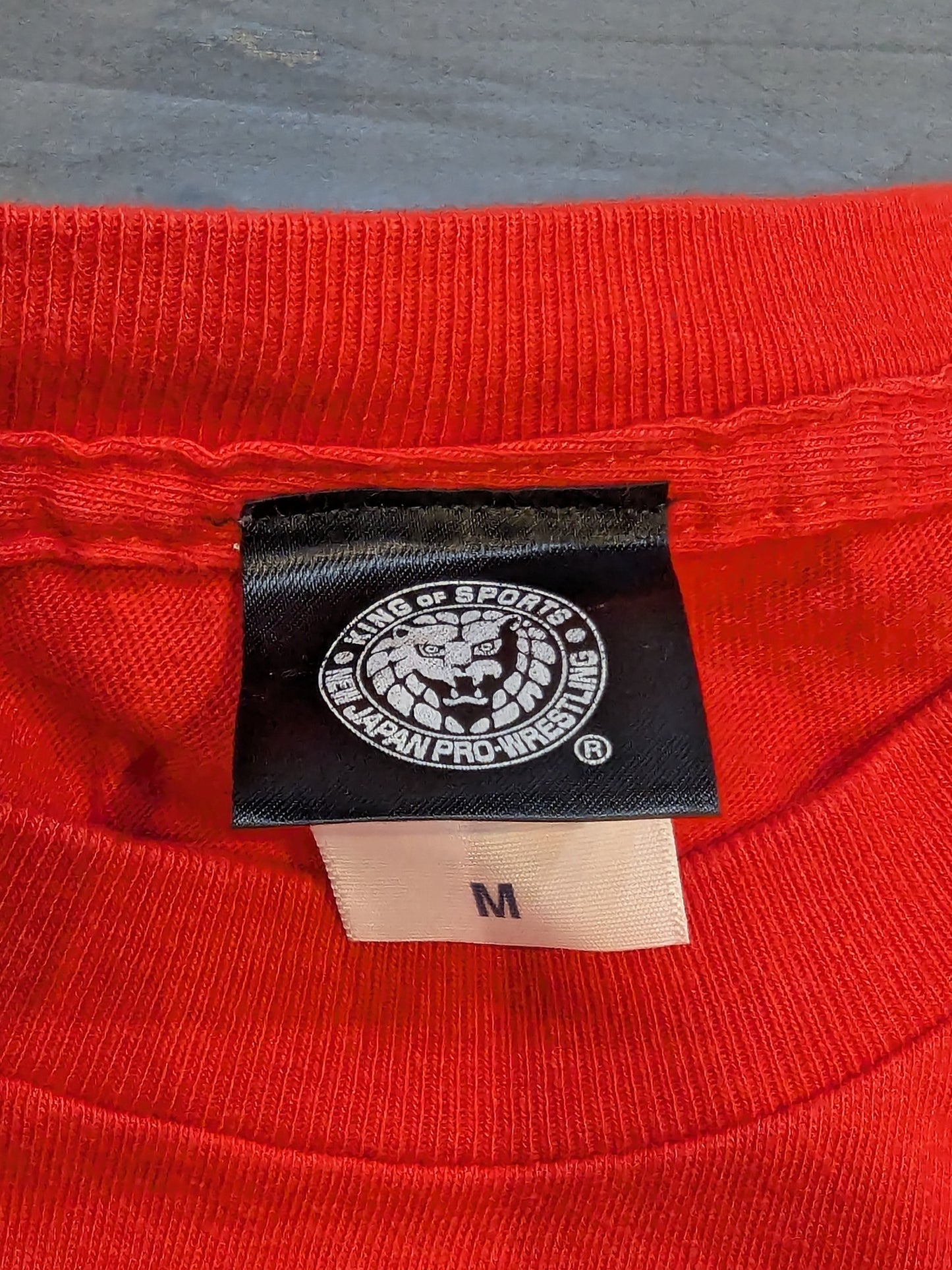 Hiroshima Toyo Carp ×Tetsuya Naito "2C7070245" Collaboration T-Shirt (Red)