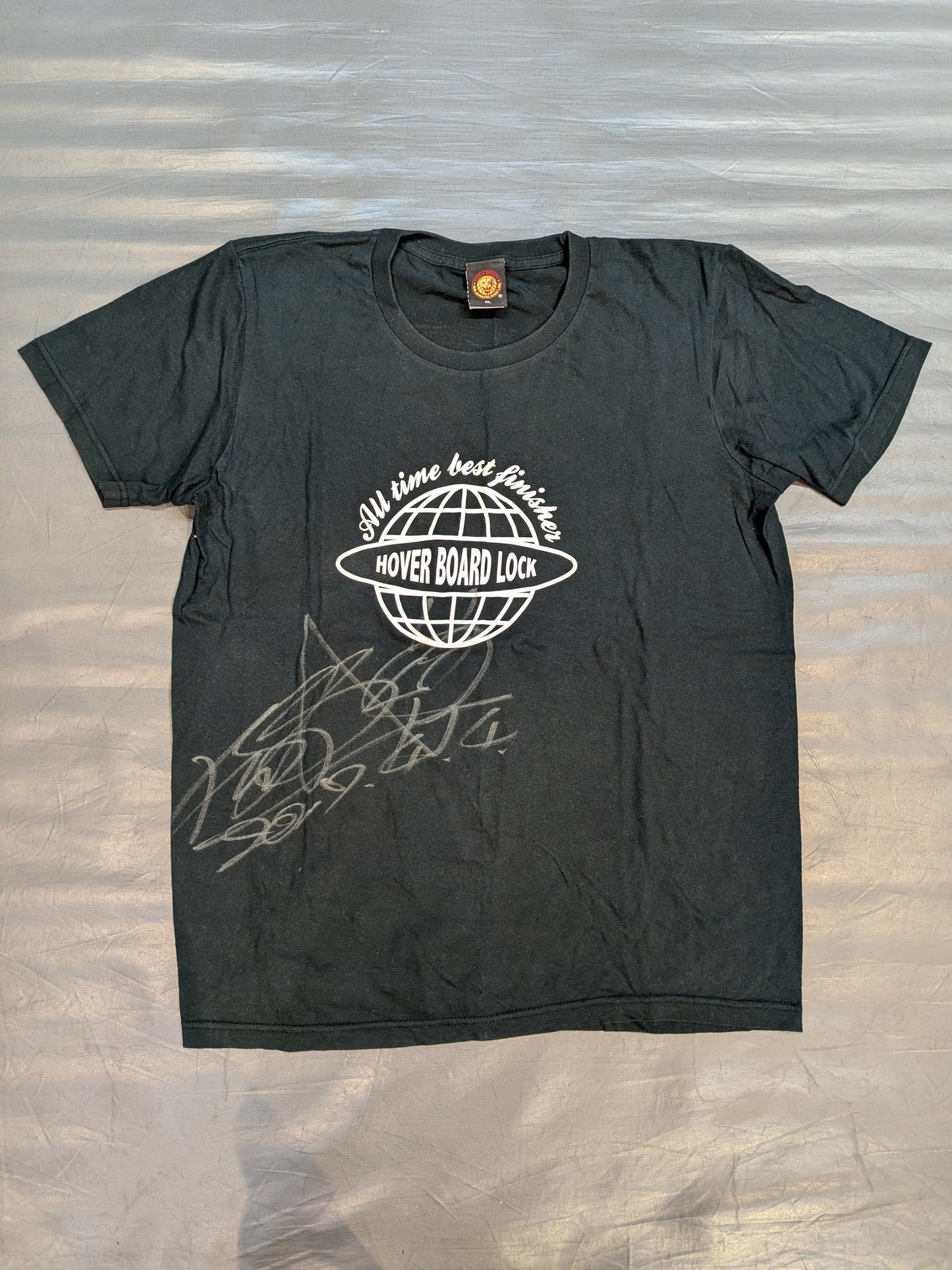 【hand signed autograph】 KUSHIDA "HOVER BOARD LOCK" T-shirt