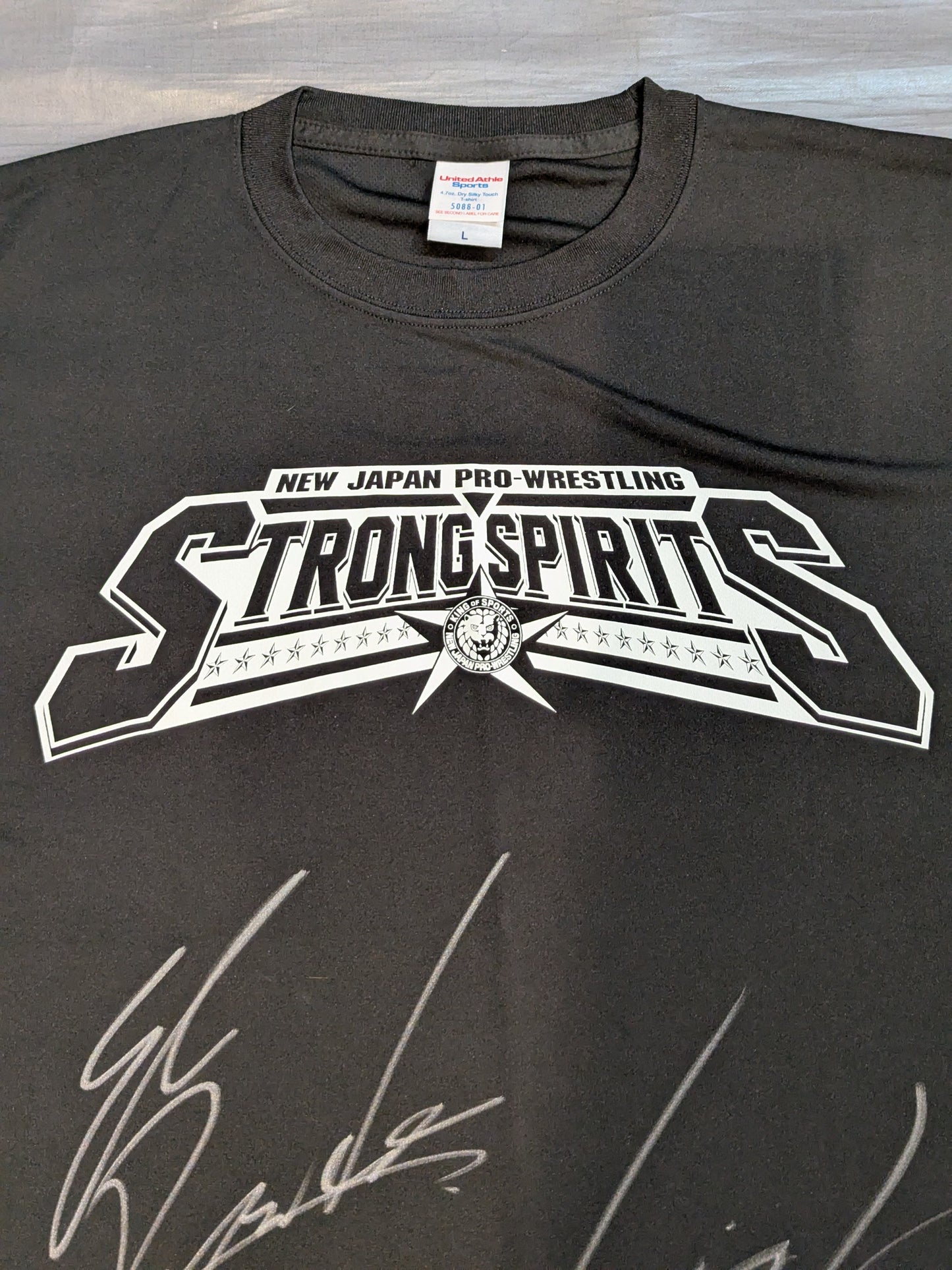 【エル・デスペラード＆スターライト・キッド 直筆Wサイン入り】STRONG SPIRITS ドライTシャツ