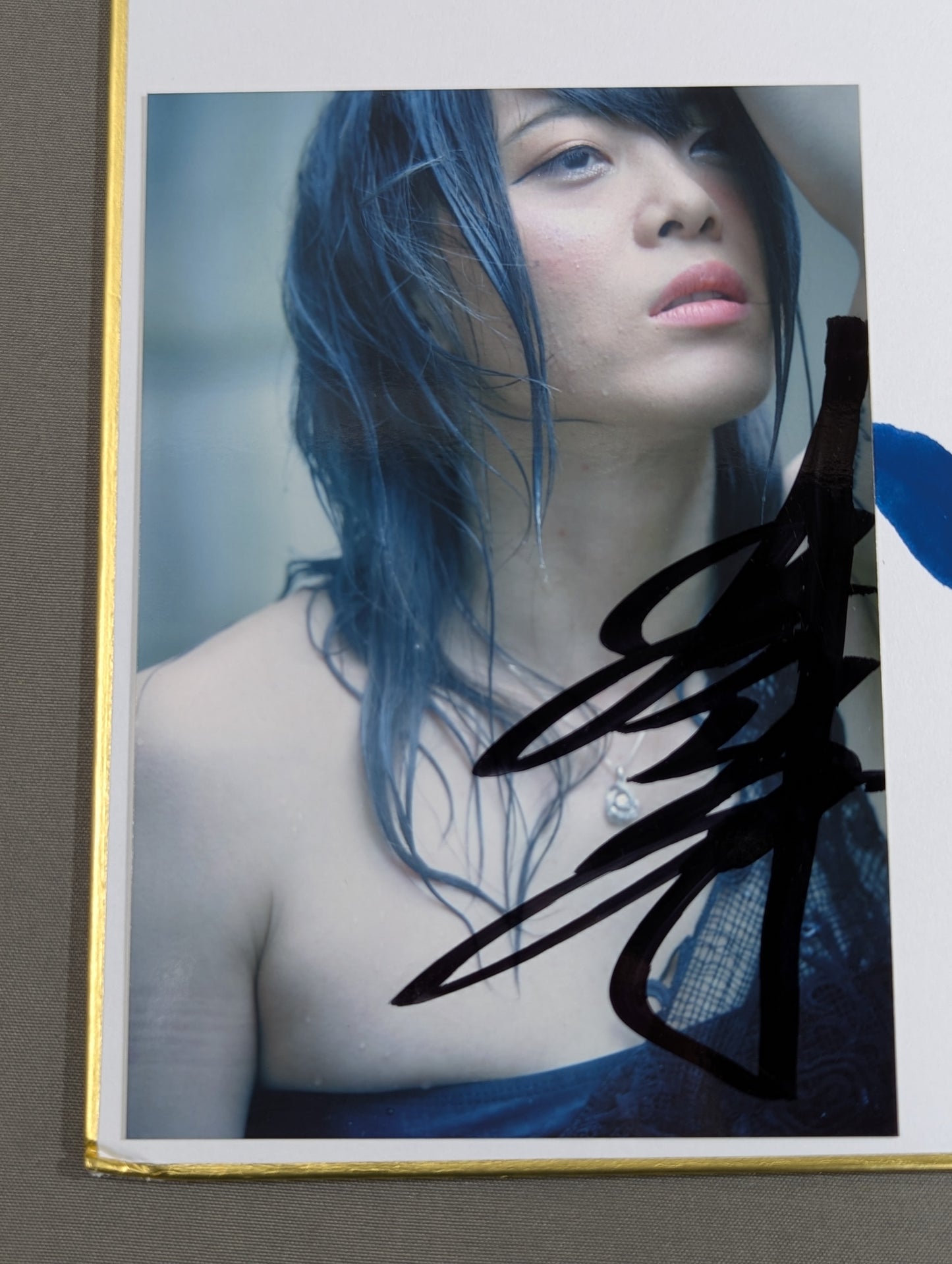 ★ Handprint Shikishi ( Autograph board ) & Mayu Iwatani with ★ limited photo