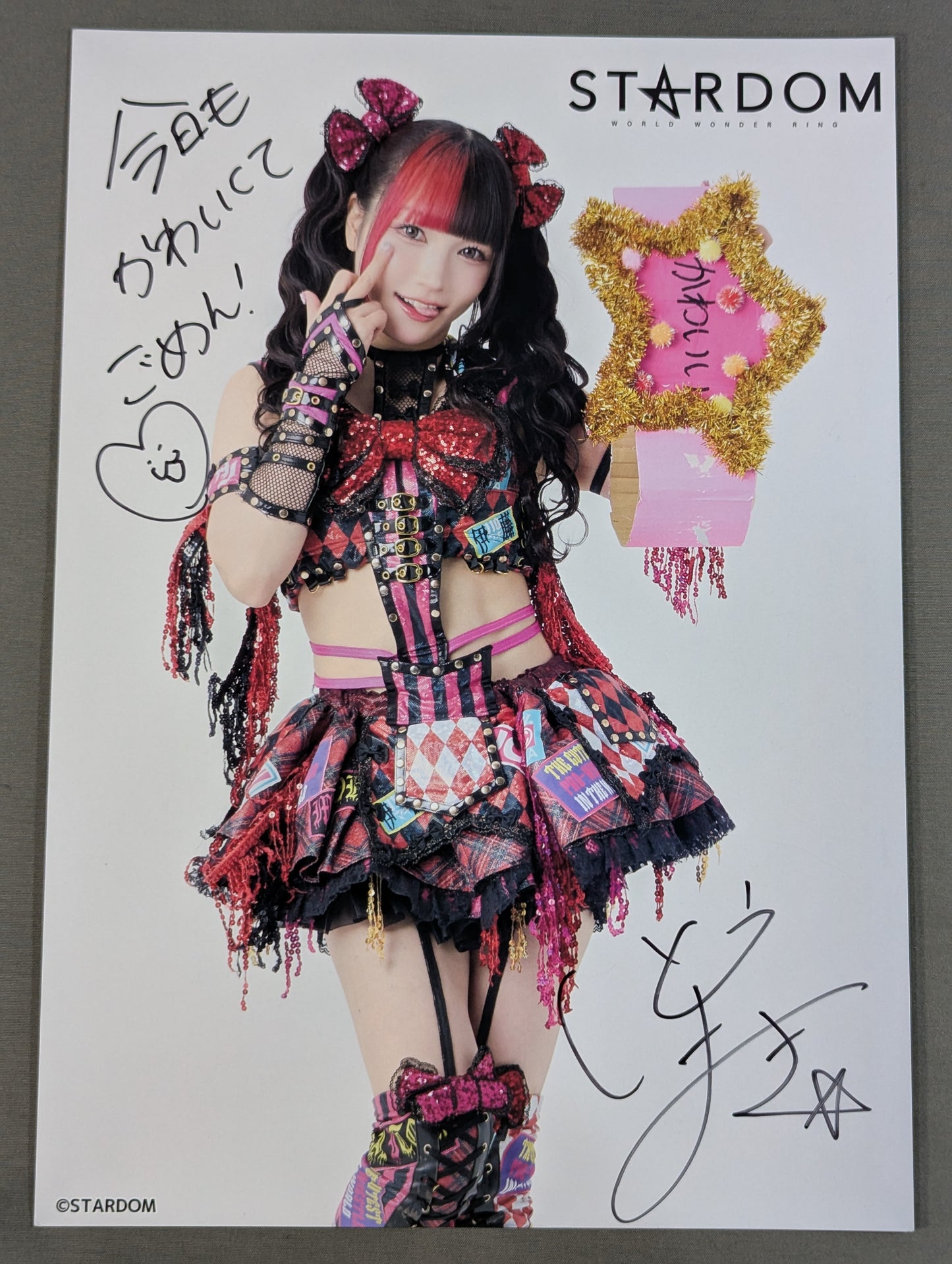 Maki Ito  hand signed autograph  Stardom　Pro-Photo (A-1)
