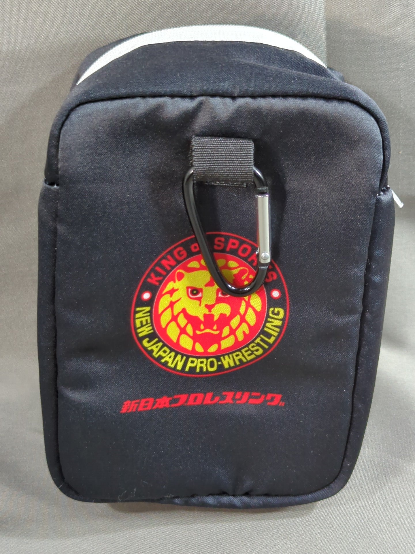 新日本プロレス カラビナ付きクリアポーチ