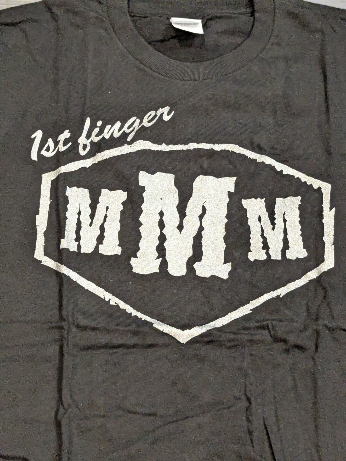 MaxiMuM「MMM」Tシャツ(ブラック)