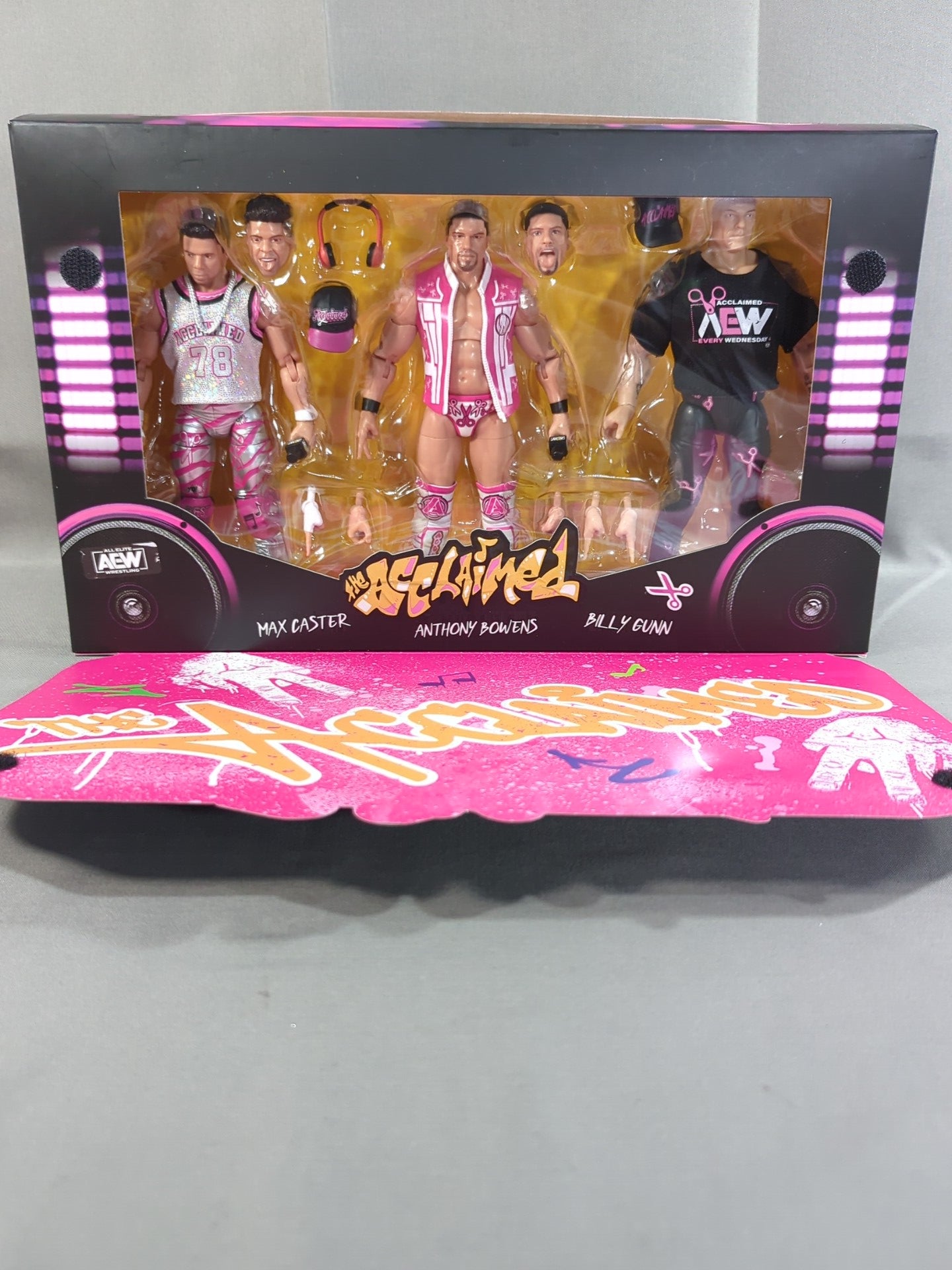 ★Ringside Collectibles★ ジ・アクレイムド（マックス・キャスター ＆ アンソニー・ボーエンズ）＆ ビリー・ガン