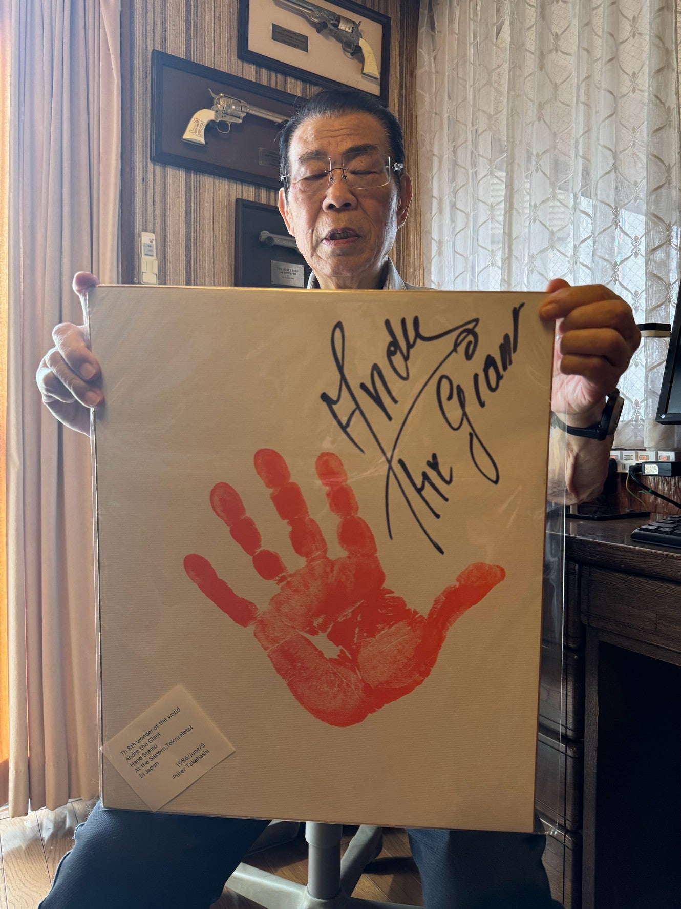 Andre the Giant Signature with Both Hands and Feet ★ Shikishi (Autograph board ) Mr. Takahashi's Secret Collection, The Final Set! ★ Sweater worn by him woodblock print & photo panel set