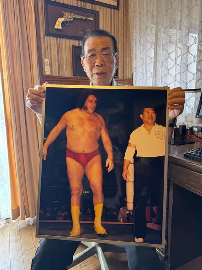 Andre the Giant Signature with Both Hands and Feet ★ Shikishi (Autograph board ) Mr. Takahashi's Secret Collection, The Final Set! ★ Sweater worn by him woodblock print & photo panel set
