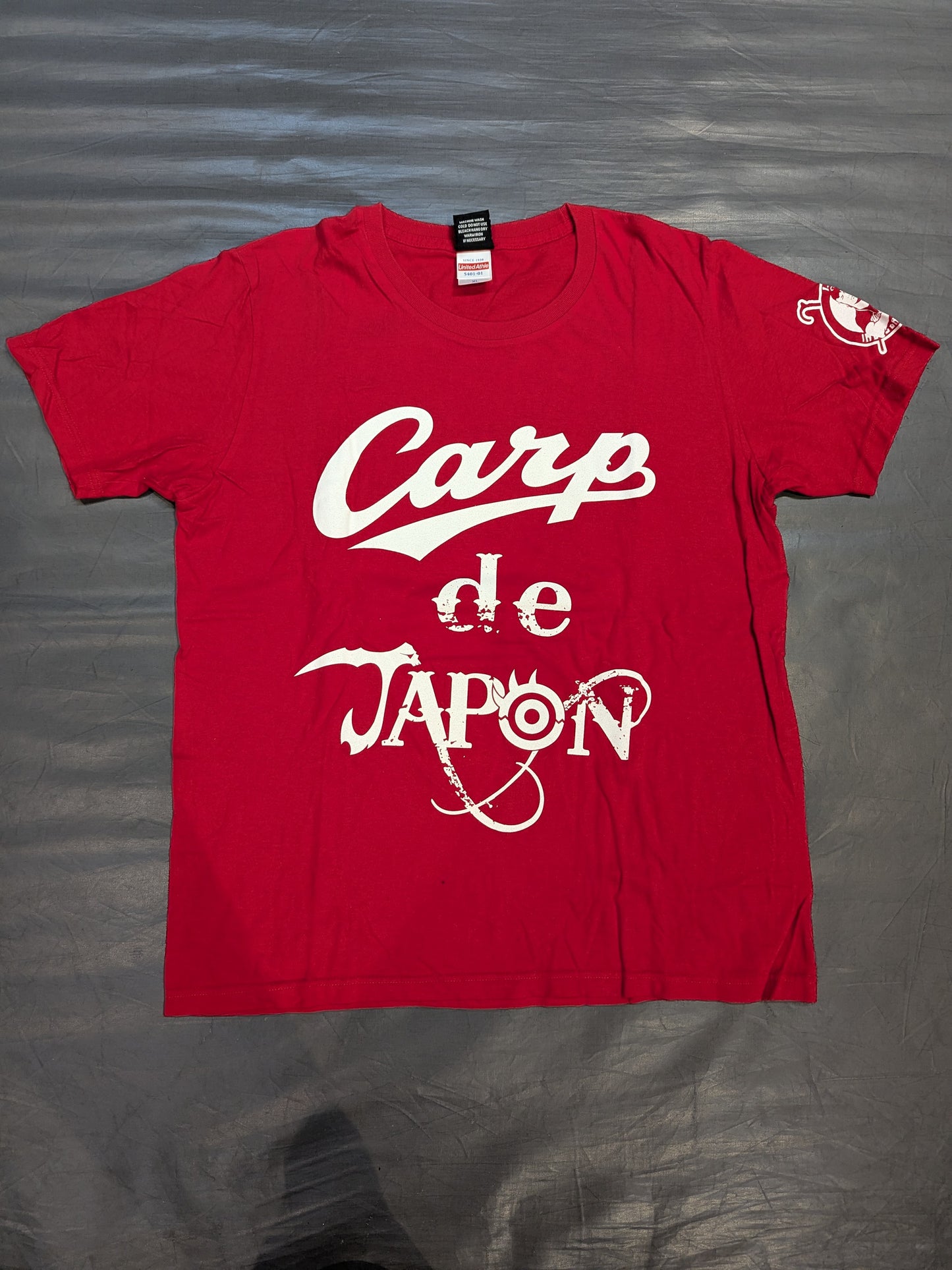 広島東洋カープ×内藤哲也「Carp de JAPON」Tシャツ②(レッド)