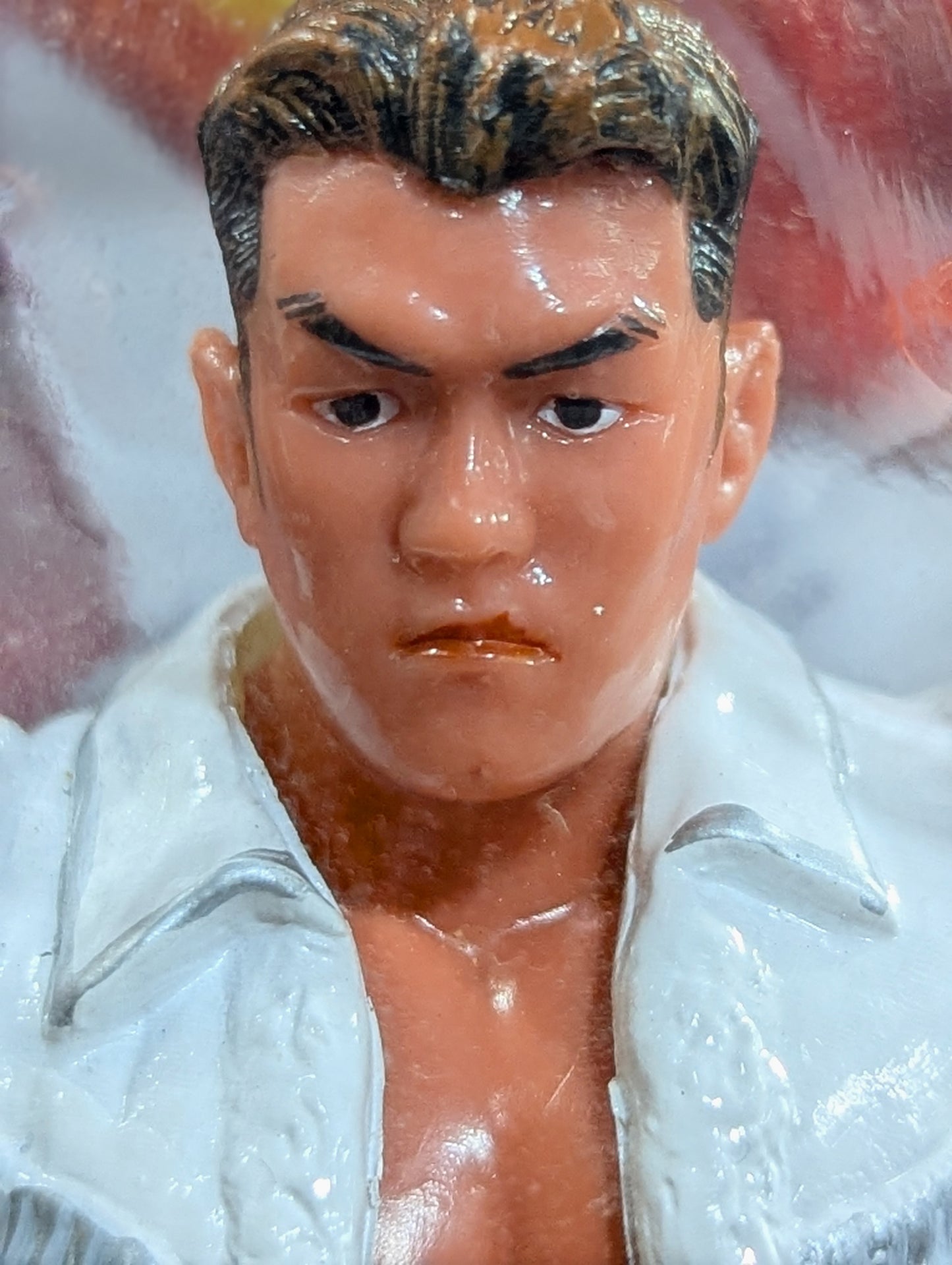 秋山準(白ガウン・人差し指)