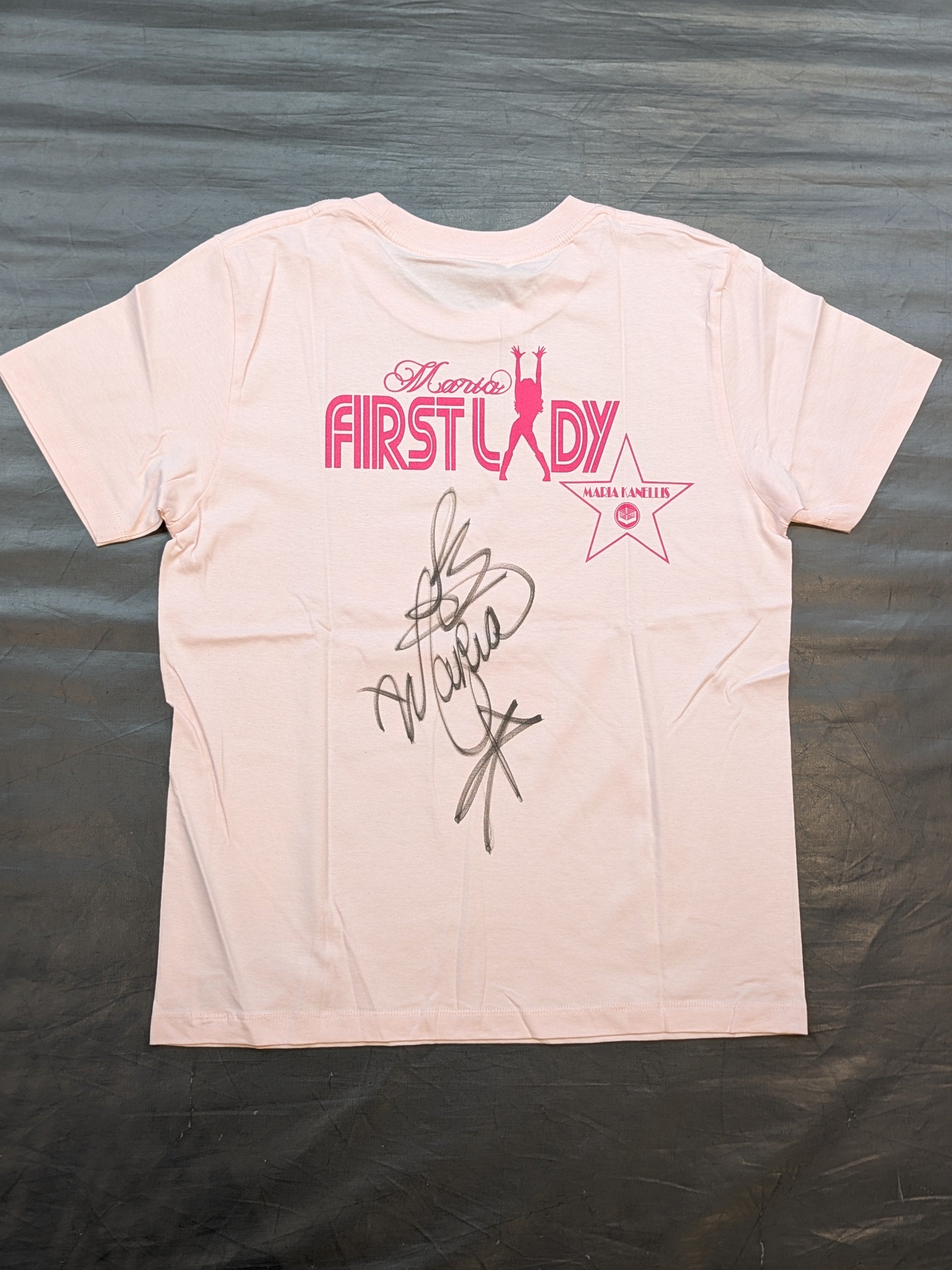 直筆サイン入り】マリア・ケネリス「FIRST LADY」Tシャツ – 闘道館