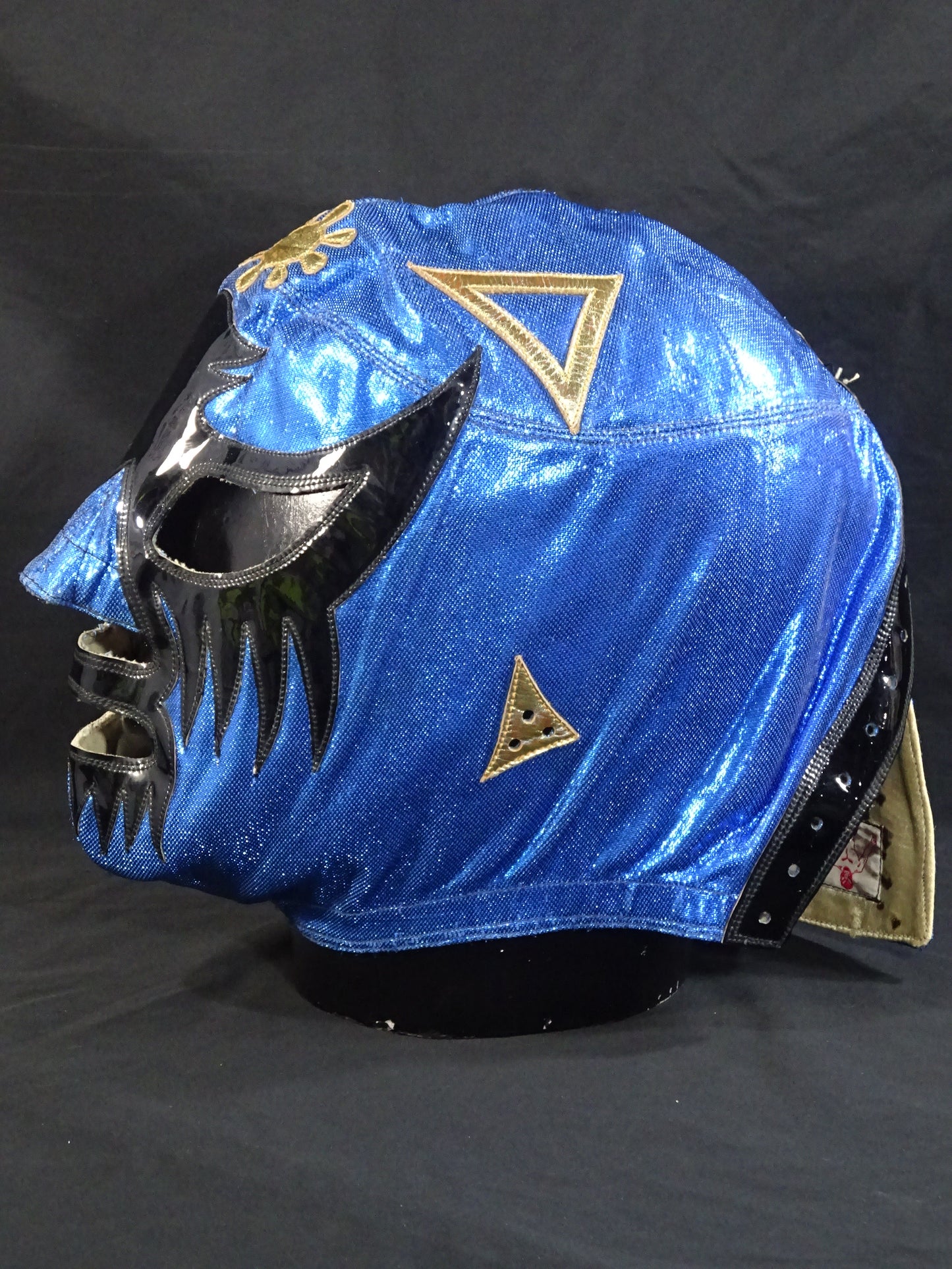 ★ Mil Mascaras, commonly known as the "Doorknob" ★