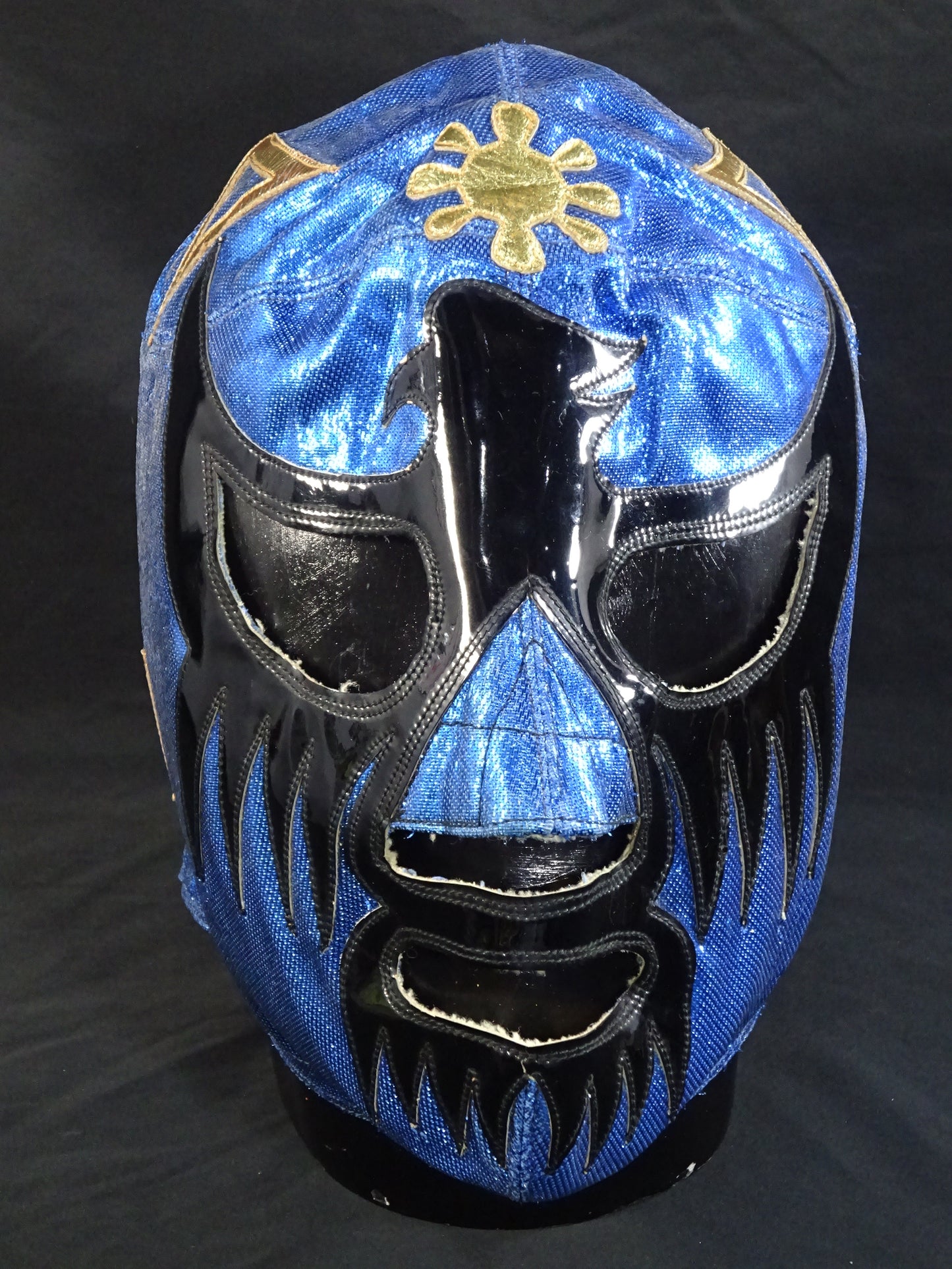 ★ Mil Mascaras, commonly known as the "Doorknob" ★