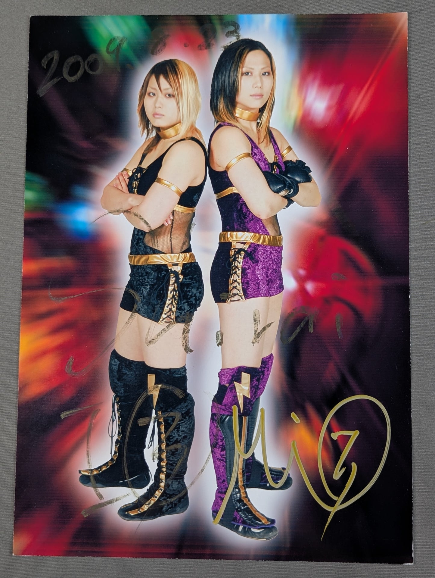 Io Shirai (Iyo Sky) & Mio Shirai 2 hand signed autographs  Pro-Photo  (A-9 )
