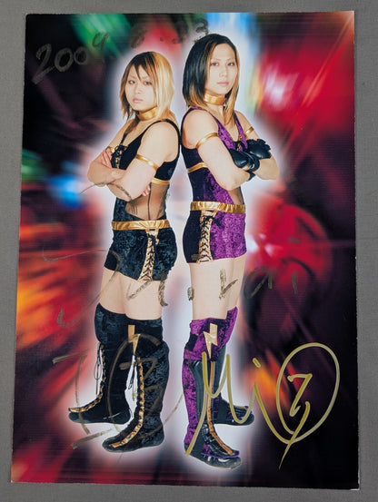 Io Shirai (Iyo Sky) & Mio Shirai 2 hand signed autographs  Pro-Photo  (A-9 )